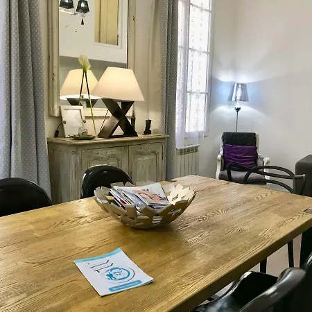 Duplex In The Heart Of The Old Town 2bdrs