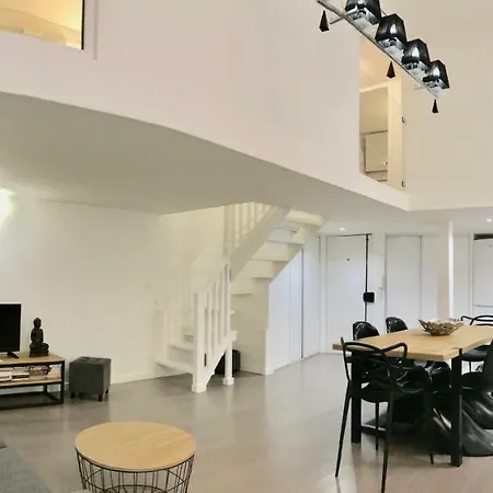 Duplex In The Heart Of The Old Town 2bdrs Apartment *