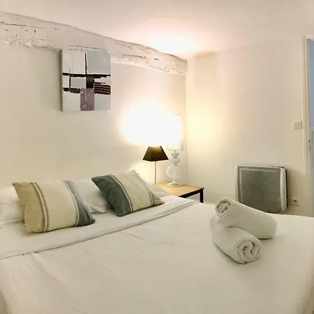 Duplex In The Heart Of The Old Town 2bdrs * Nice